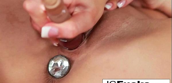  Pornstar Jayden fills her butt with a diamond buttplug